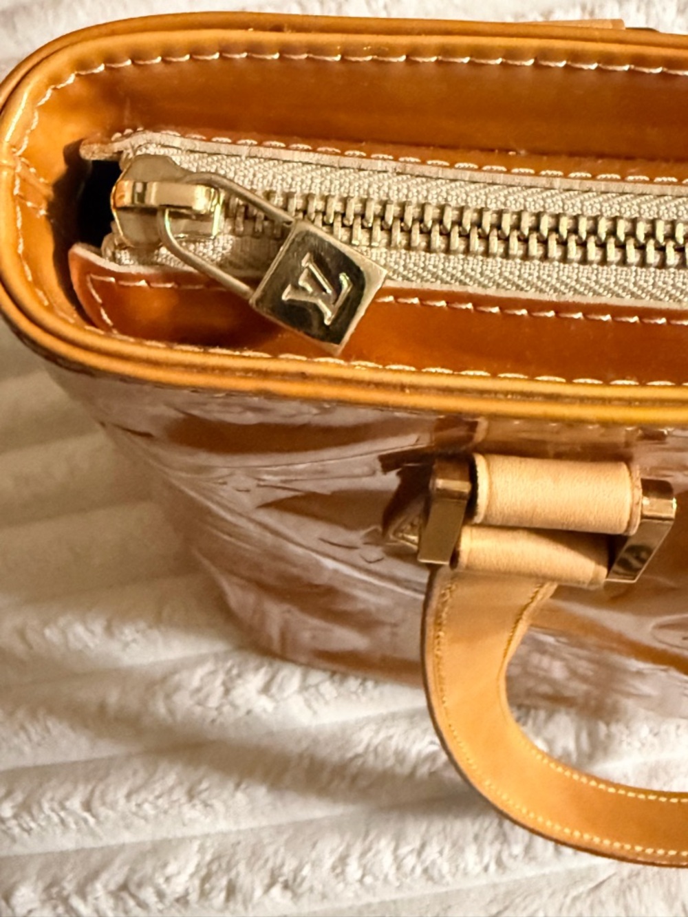 LOUIS VUITTON VERNIS HOUSTON TOTE - Picture 11 of 17